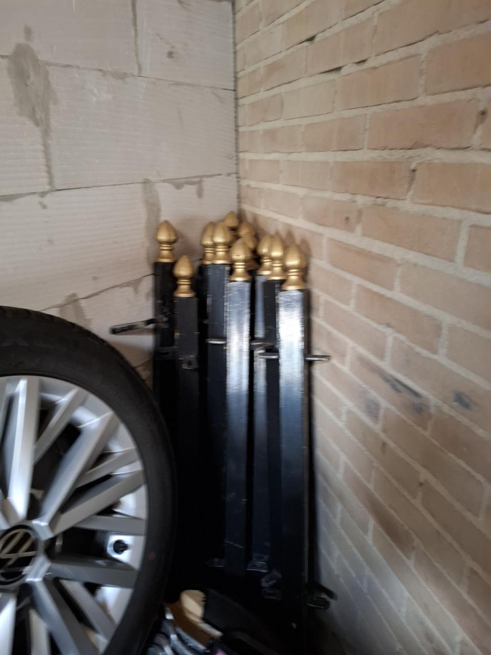 Tuinhek van ijzer ongeveer 15meter met poort