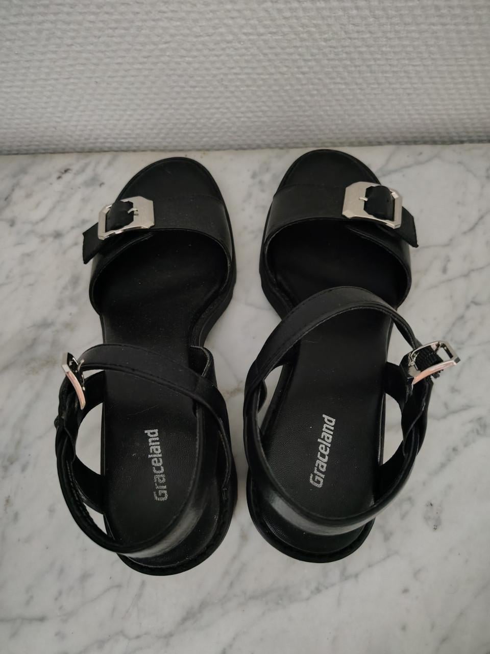 Zwarte sandalen met blokhak, maat 40