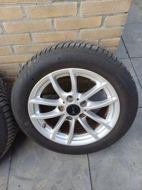 Allseasonsbanden met aluminium velgen