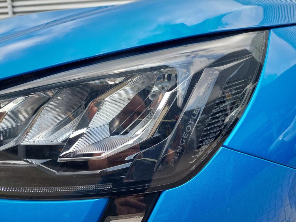 Peugeot 208 1.2 pt 100 allure clima/navi/lmv