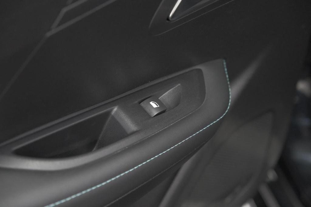 Peugeot 208 puretech 100 eat8 allure pack | keyless | camera | navigatie | 
