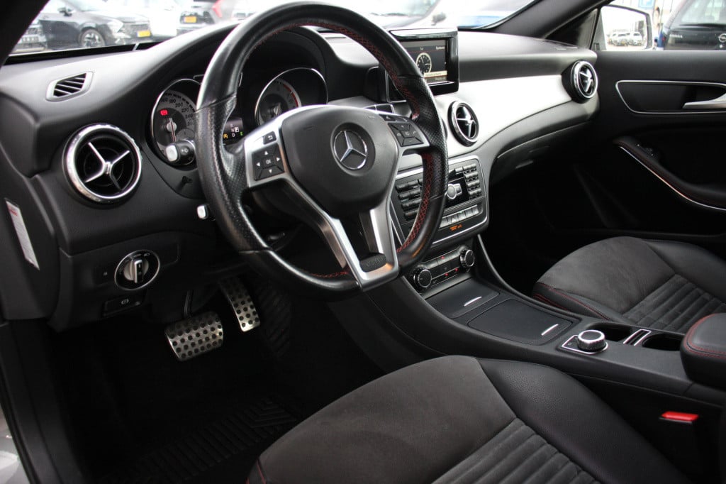 Mercedes-Benz Gla-klasse 200 prestige | amg-line | automaat