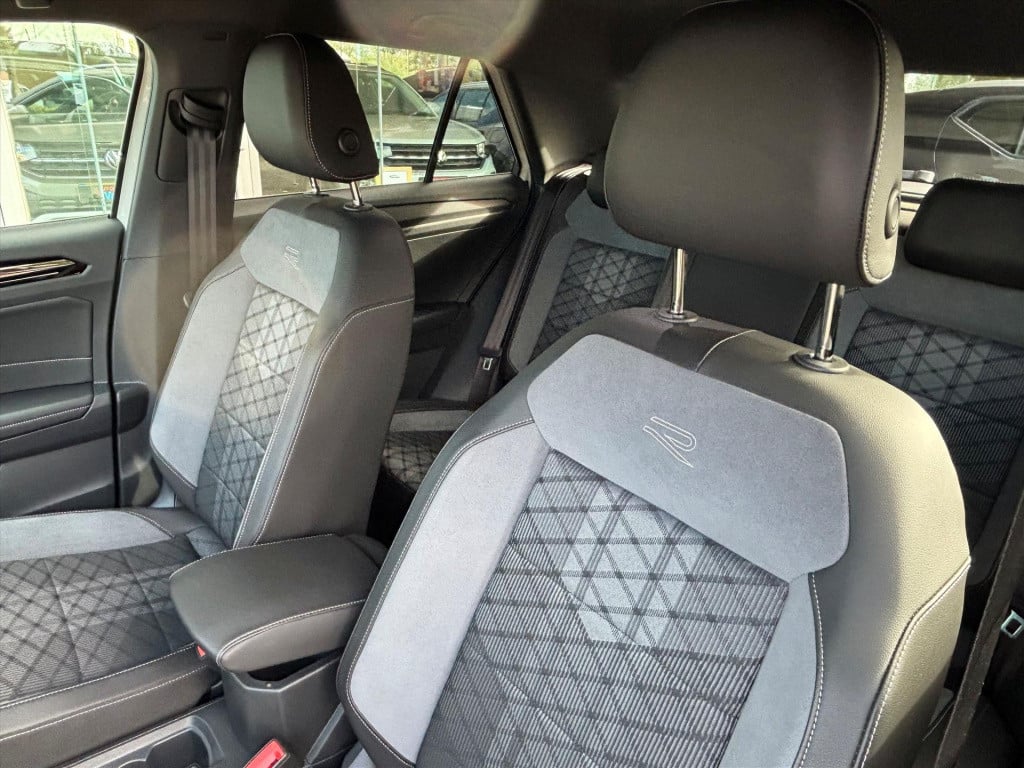 Volkswagen T-roc 1.5 tsi 150pk 7-dsg r-line|dode hoek|carplay| elek klep| r