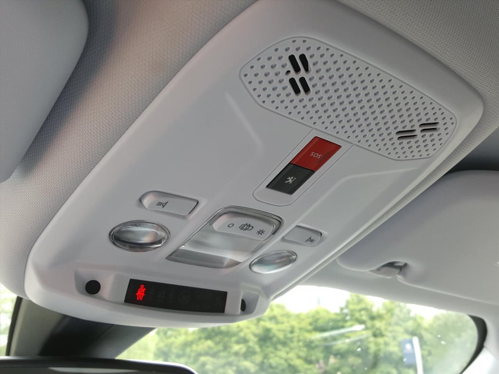 Peugeot 2008 1.2 puretech 100pk allure navigatie | trekhaak | cruise & clim