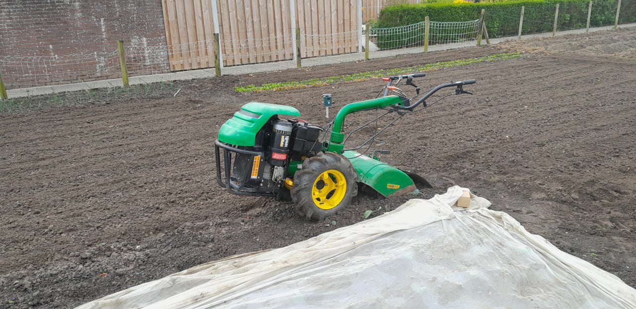 Ferrari diesel tuinfrees en ploeg