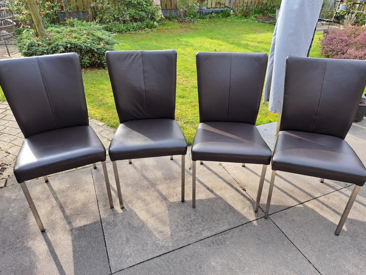 4 stoelen met leren zitting