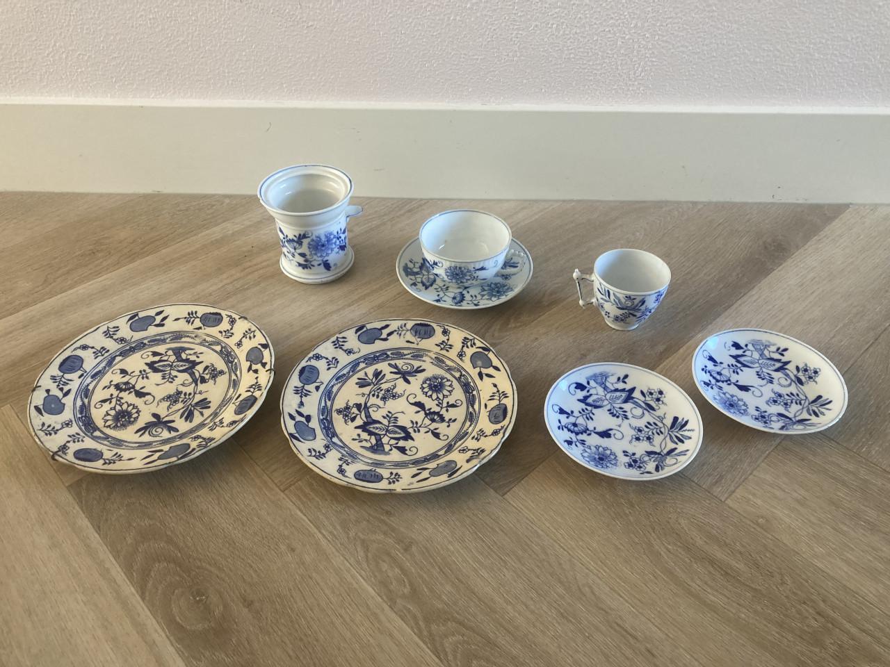 8 stuks Porcelein regout zwiebelmunster