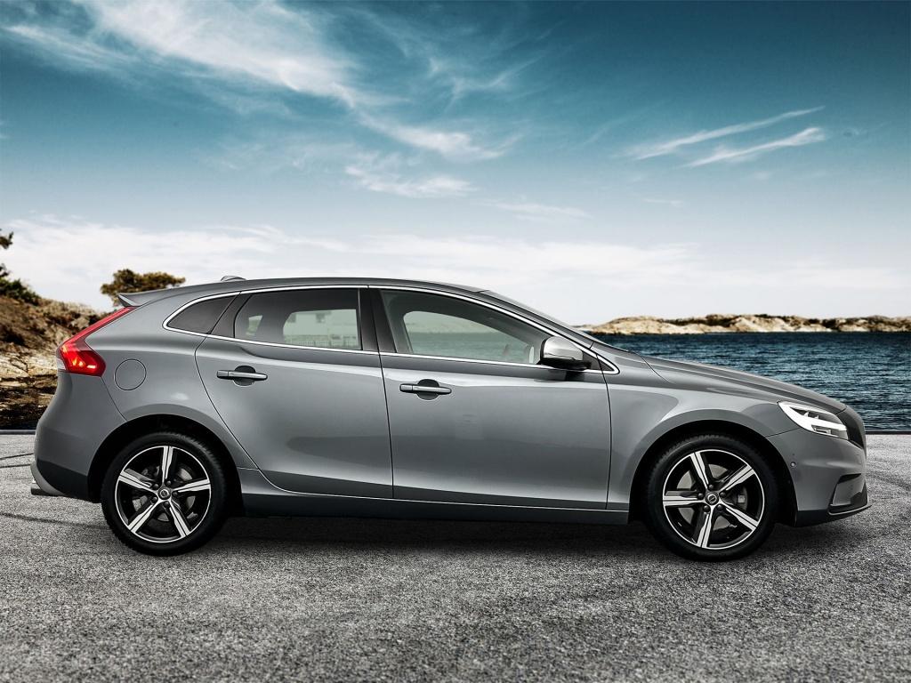 Volvo V40 t3 153pk aut6 polar+ sport| panodak| camera| h&k sound| trekhaak