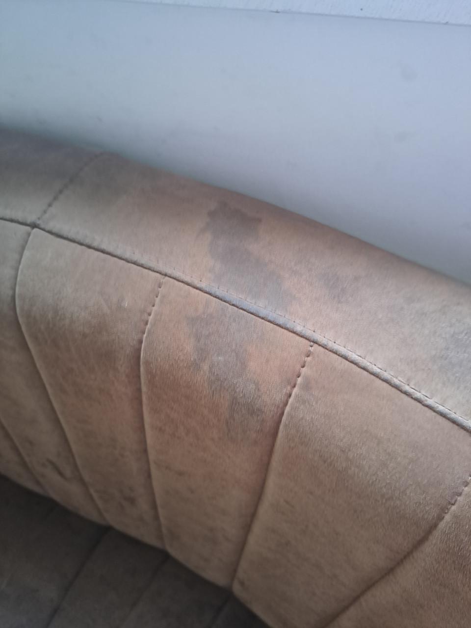 Ronde eettafel met eetbank