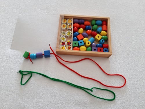 Verschillende soorten houten speelgoed