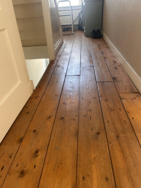 Oude houten vloer / oude grenen plankenvloer – ca. 40m²