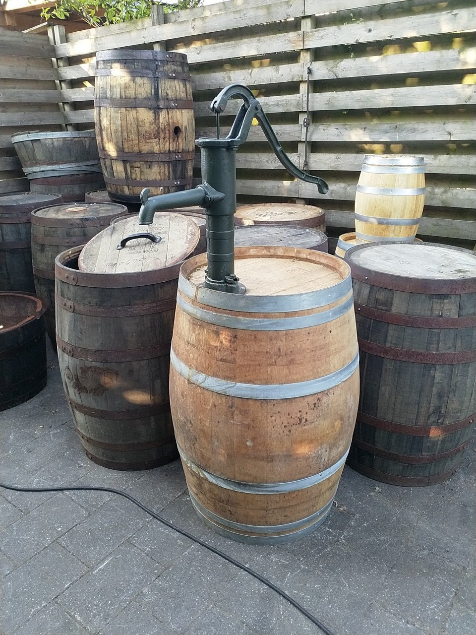 Eiken regenton 220 ltr met pomp
