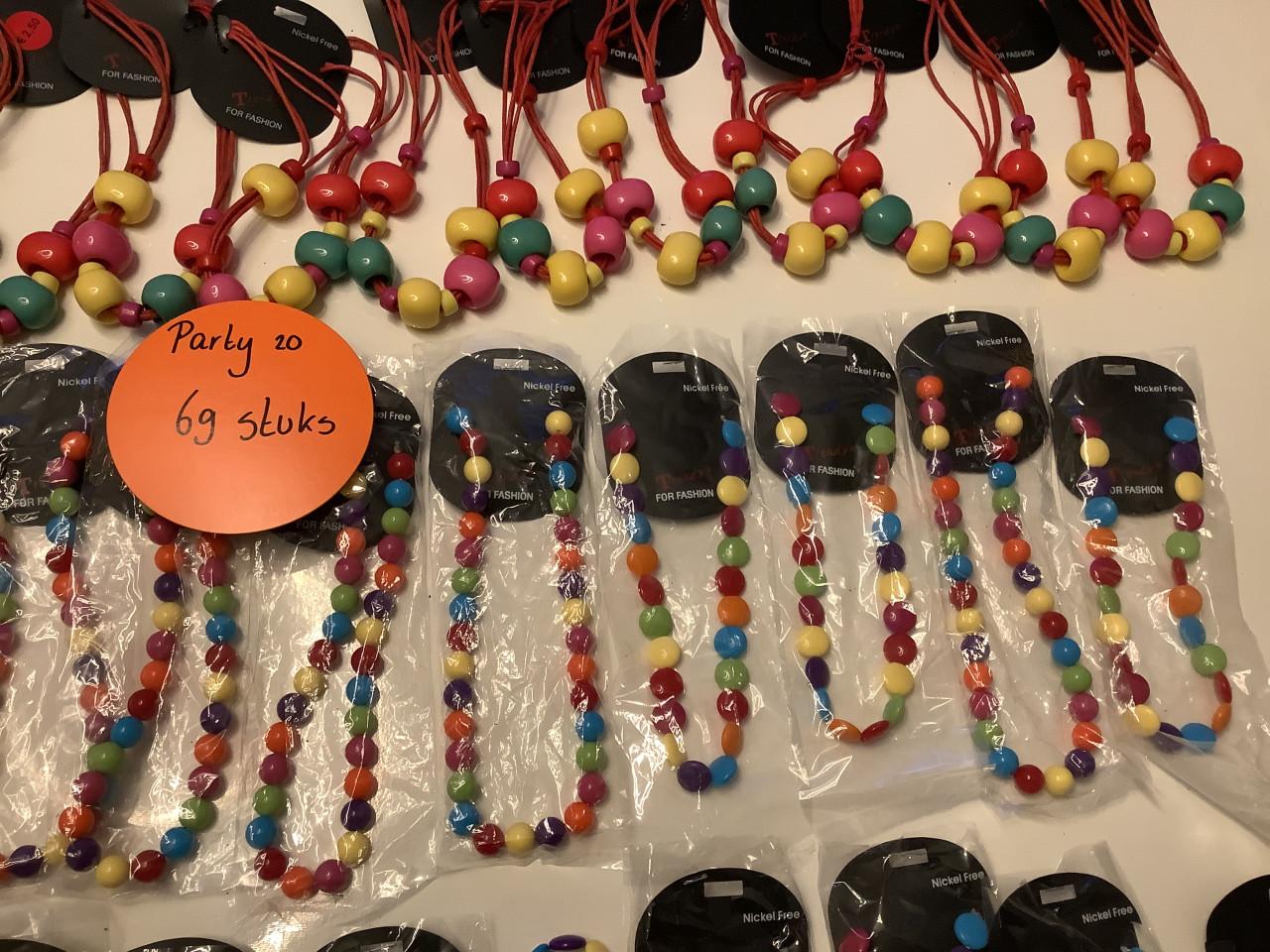 Partij kleurrijke kettingen. (Partij 20)