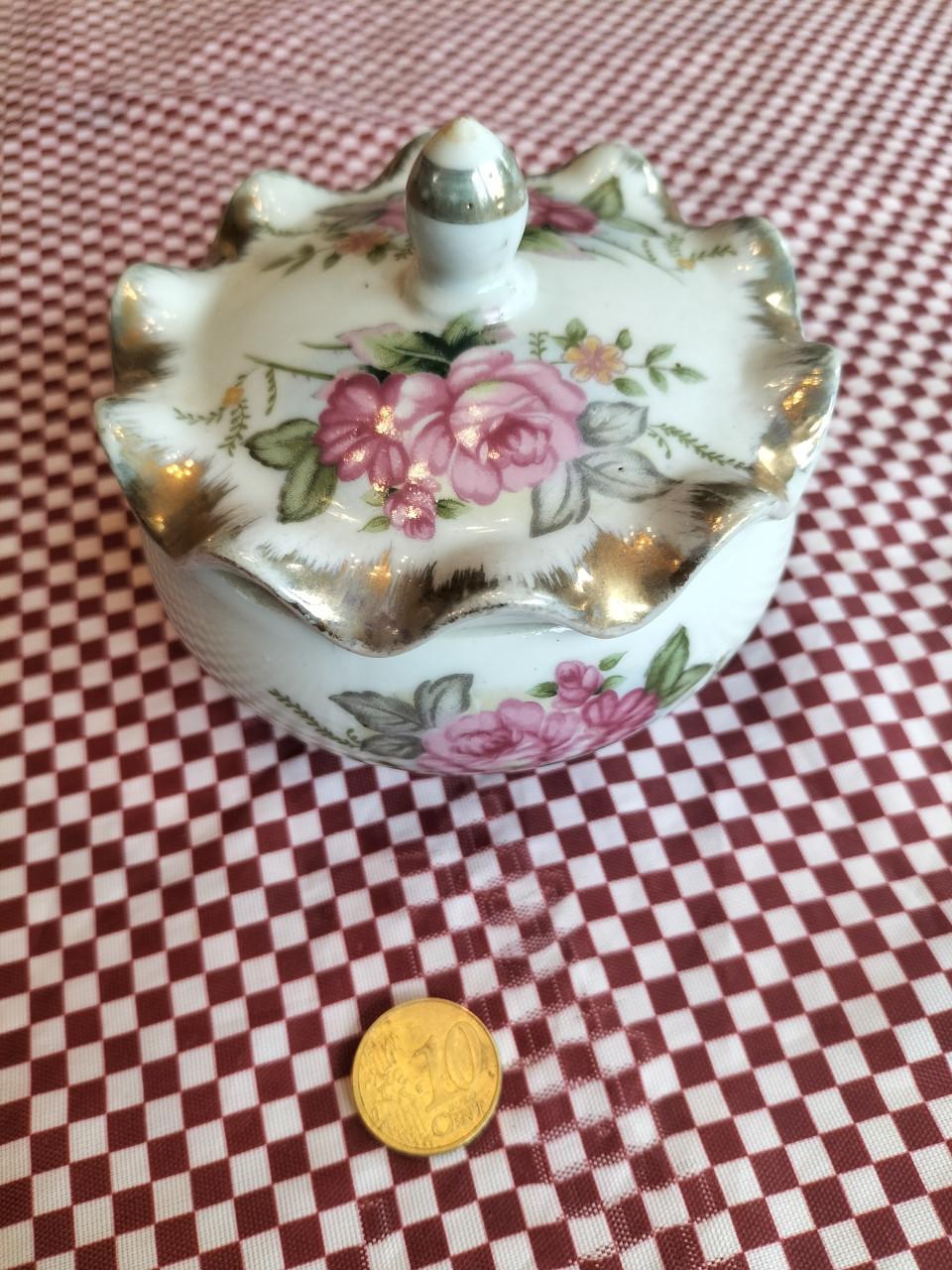 Porselein bonbonniëre