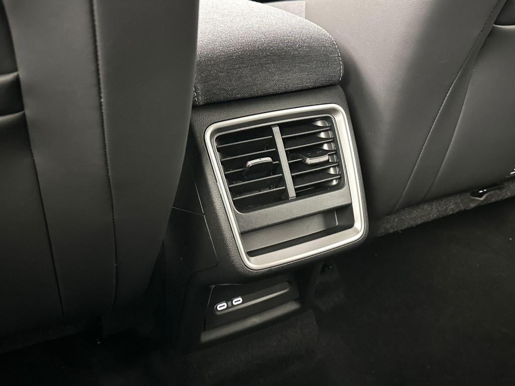 Skoda Elroq business edition tour elektromotor 150 kw / 204 pk