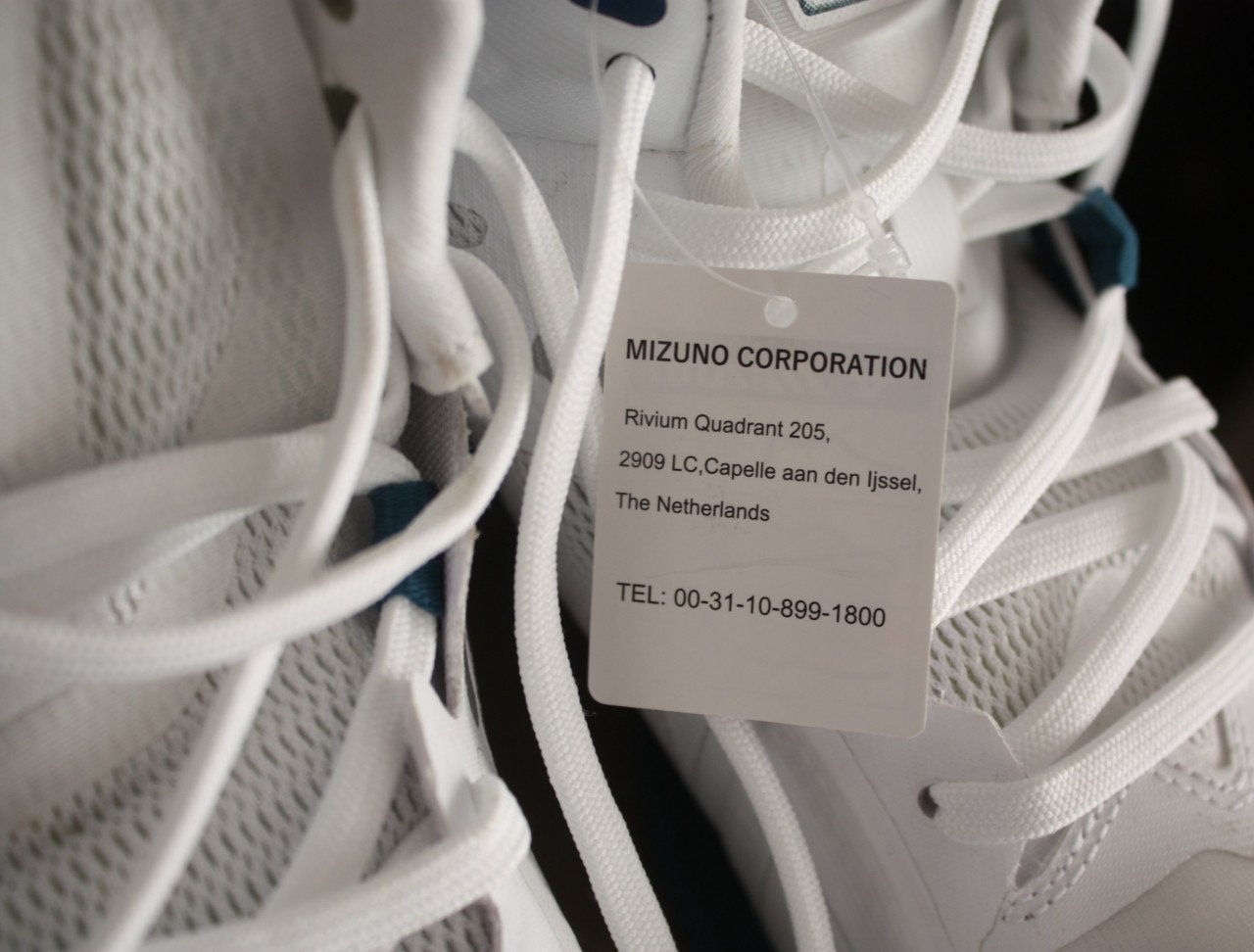 Nieuwe sport schoenen met lebel er aan vast maat 39