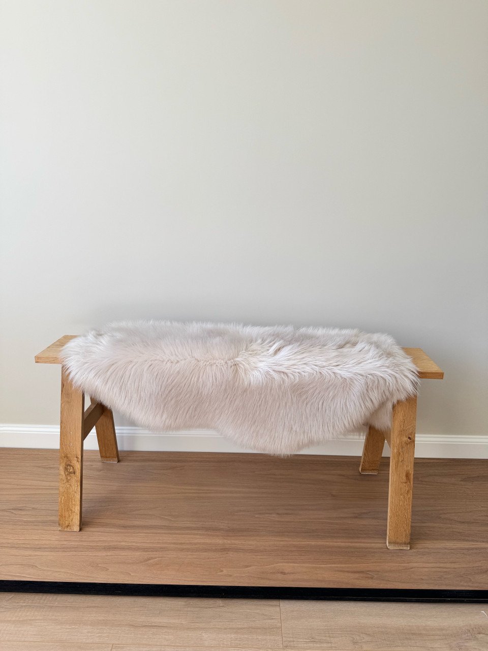Decoratief eiken bankje met kleedje