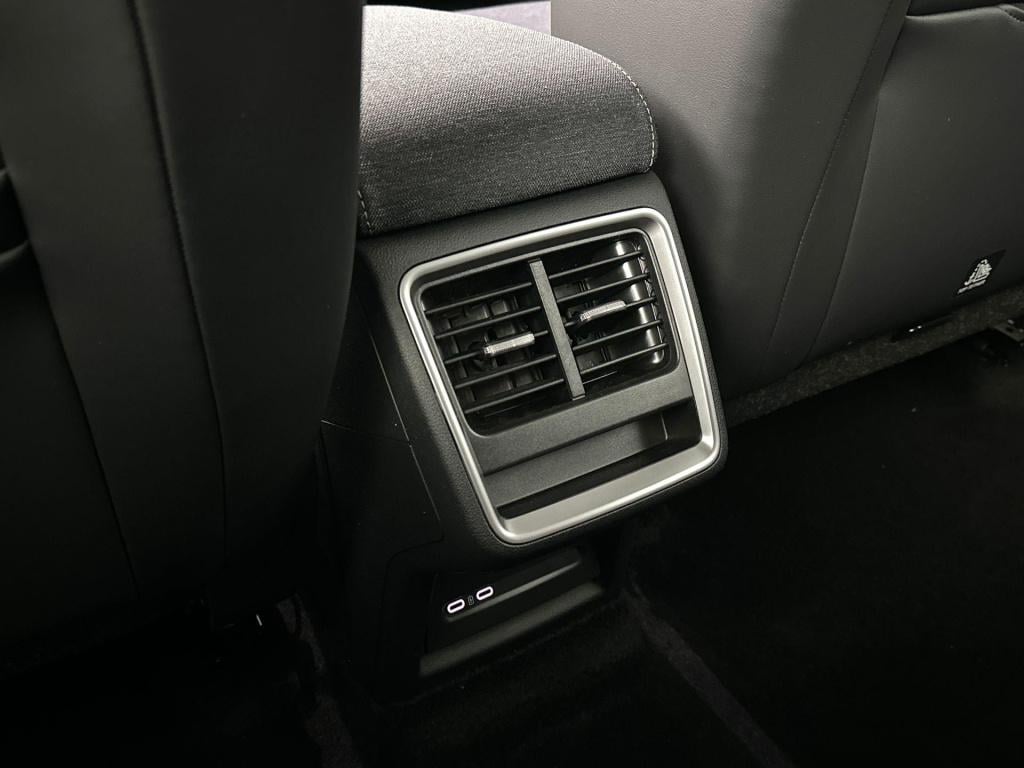 Skoda Elroq business edition elektromotor 140 kw / 190 pk suv