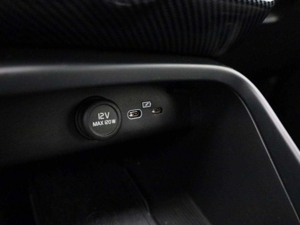 Volvo XC40 single motor extened range core 82 kwh | automaat | apple carpla