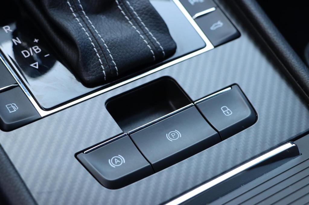 Skoda Superb combi 1.4 tsi iv sportline business 218pk dsg6 | memory | trek