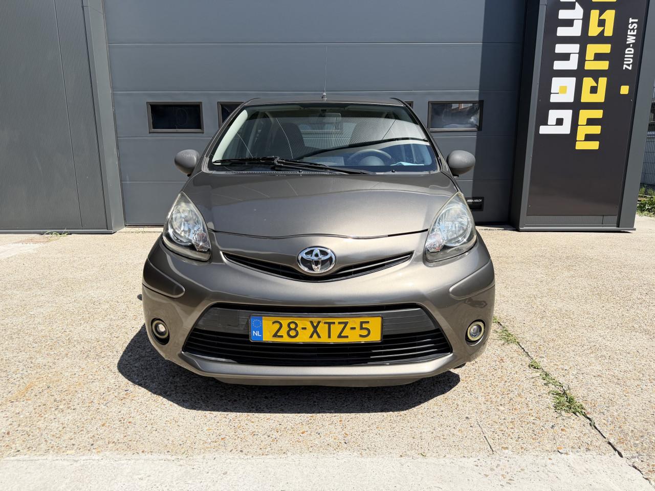 Toyota Aygo 1.0 12V Vvt-i 5DRS 2012 Bruin  Airco Apk Nap Navi