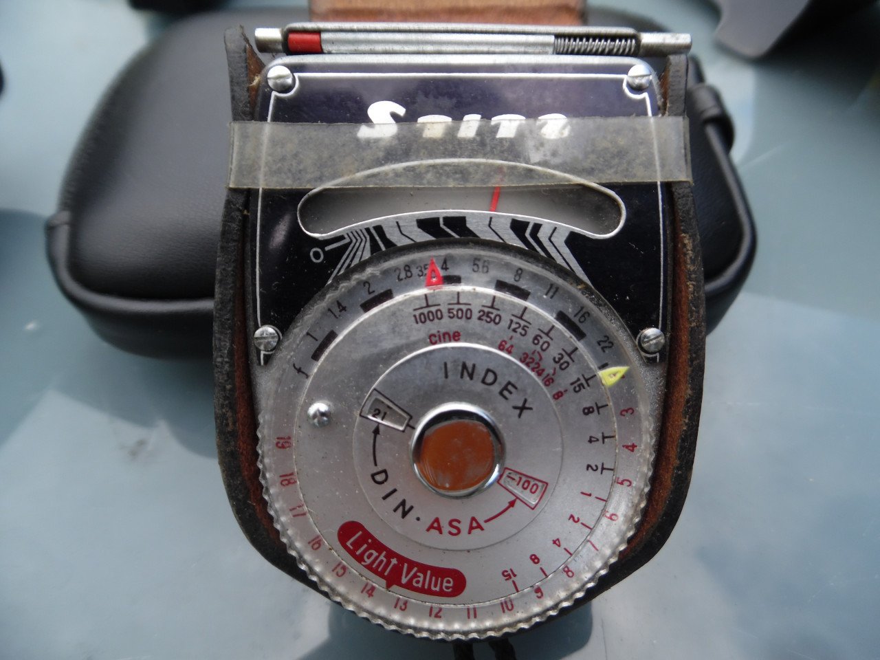 Fototoestel met lichtmeter en flitsers