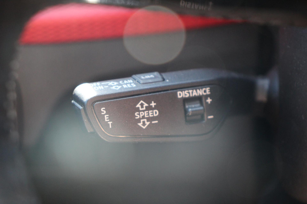 Audi Q2 1.4 tfsi sportline - automaat - acc - led - matrix - apple carplay 