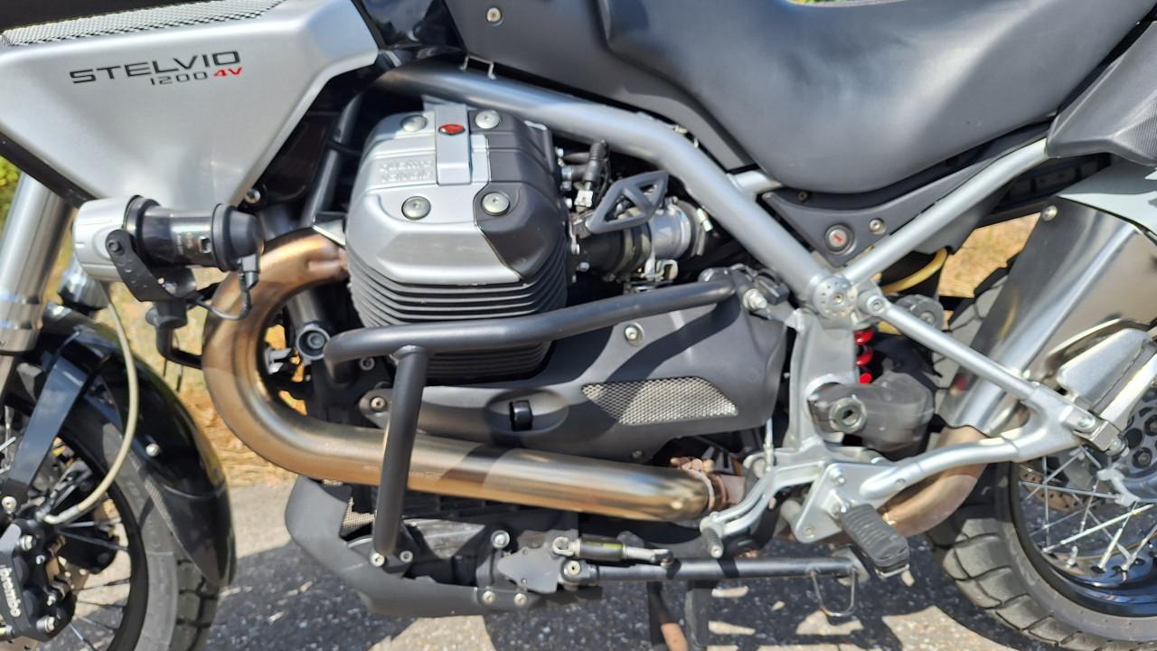 Moto Guzzi Stelvio 1200