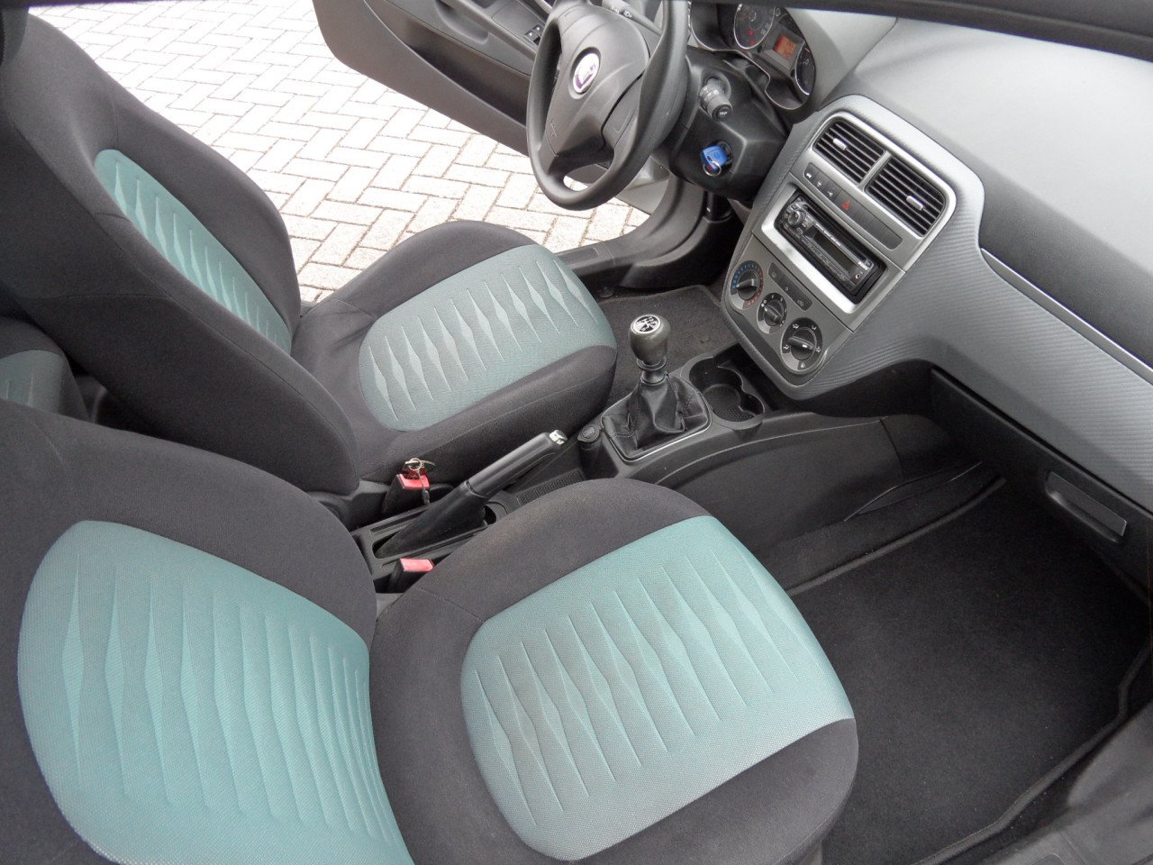 TE KOOP; FIAT Grande Punto 1.4 benzine, 77pk, handges., vrpr. 1700,-- Euro.