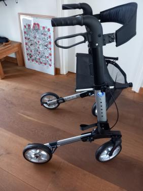 Te koop splinternieuwe Rollator