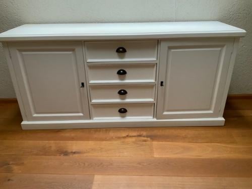 Gereserveerd: Fraai wit dressoir