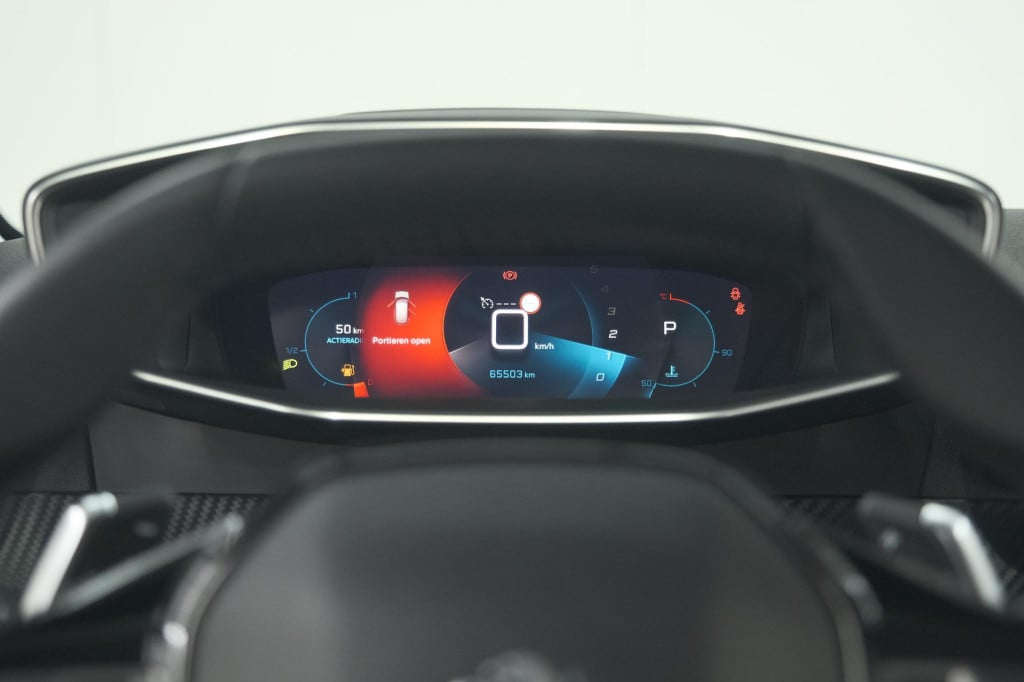 Peugeot 208 puretech 100 eat8 allure pack | camera | navigatie | apple carp