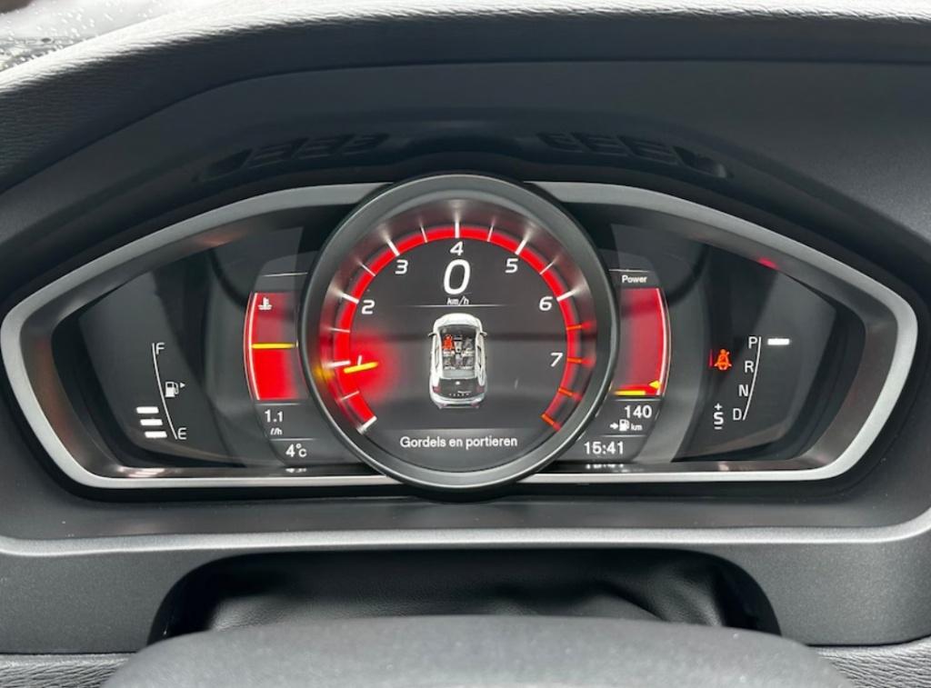 Volvo V40 t3 153pk aut6 polar+ sport| panodak| camera| h&k sound| trekhaak