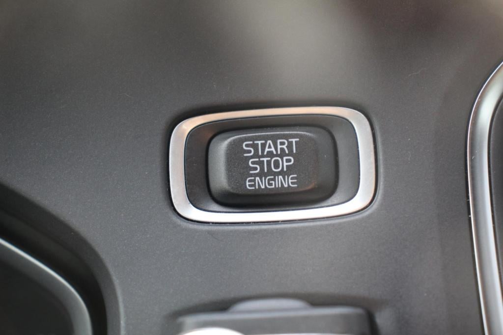 Volvo V40 2.0 t2 r-design - leder/alcantara - harman kardon - led - navi - 