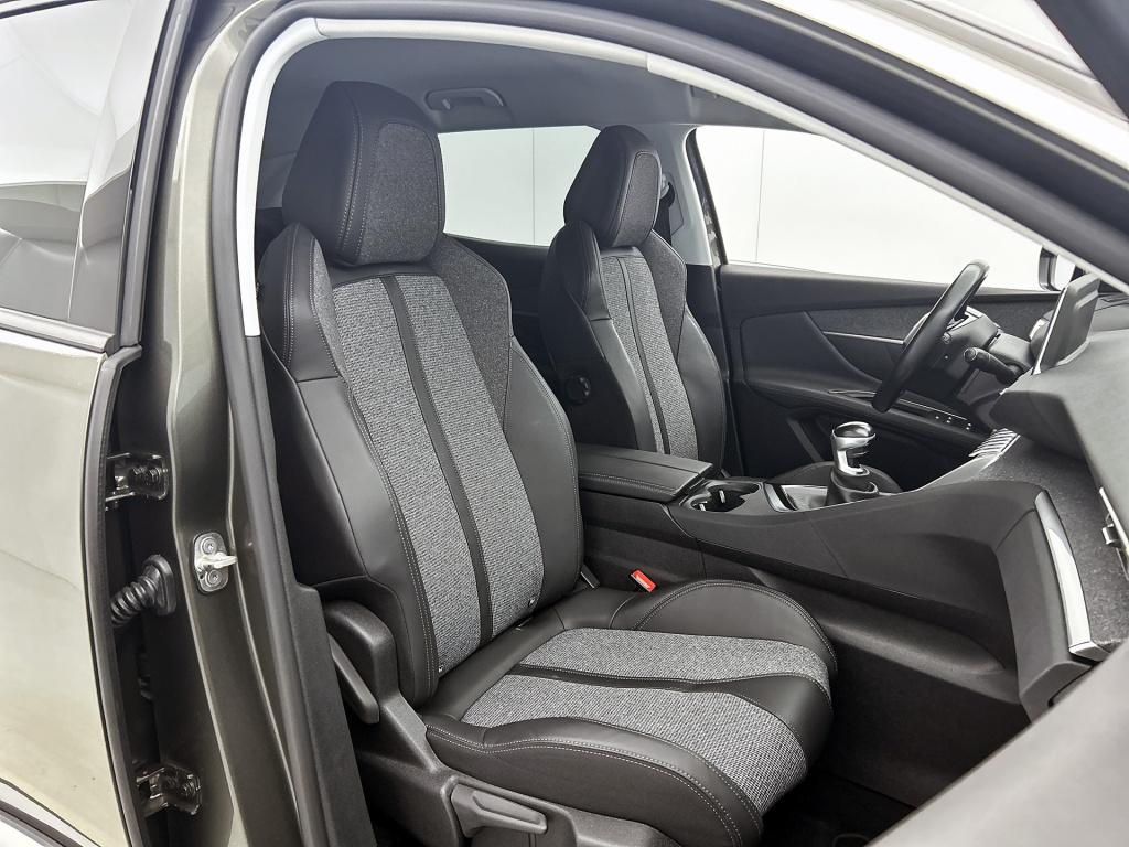 Peugeot 3008 130 pk allure | rijklaar | trekhaak | elektrische achterklep |