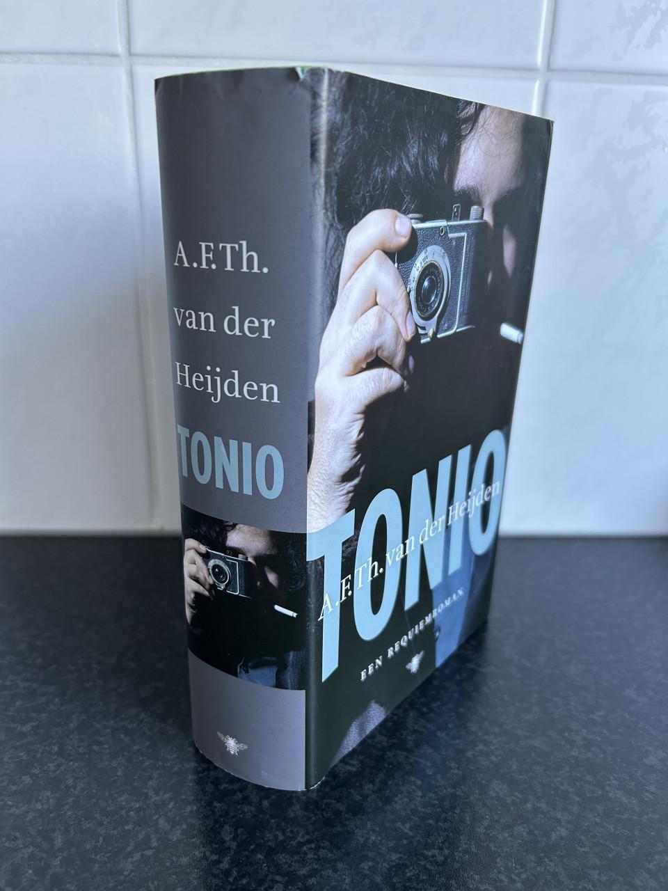 Tonio is een requiemroman van A.F.Th. van der Heijden,