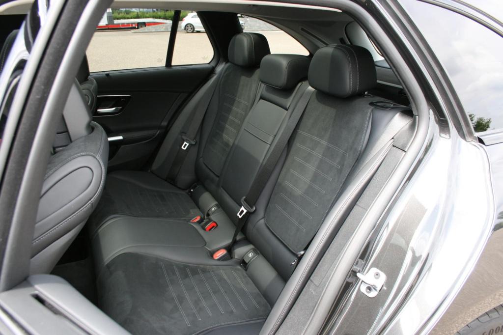 Mercedes-Benz C-Klasse estate 300 e amg line