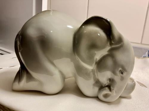 Porseleinen baby olifantje