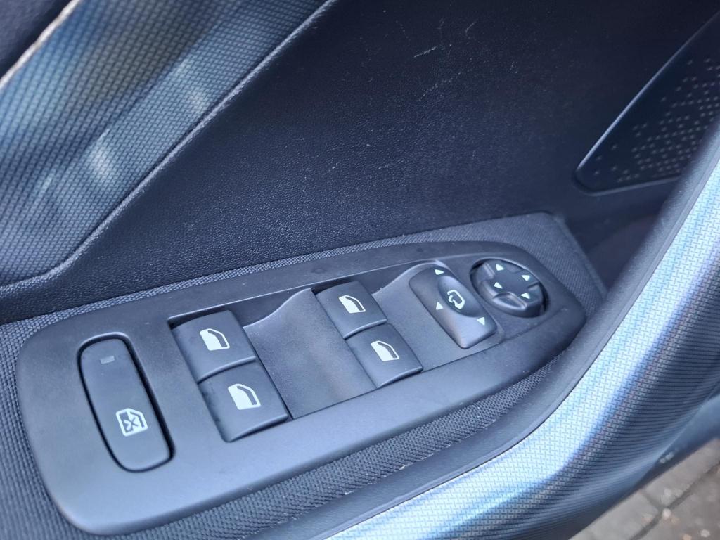 Peugeot 2008 suv 110 allure automaat clima/nav/trekhaak