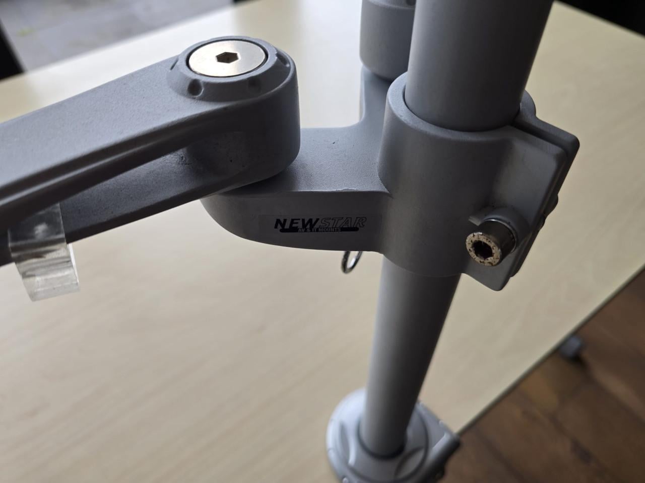 Ahrend bureau, Ahrend bureaustoel en dubbele monitor steun izgs