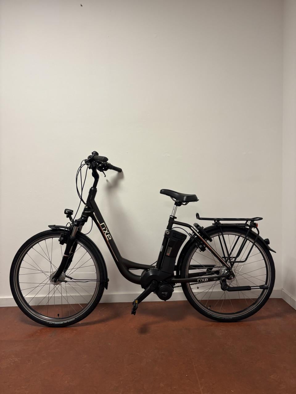 Rixe bordeaux elektrische damesfiets.