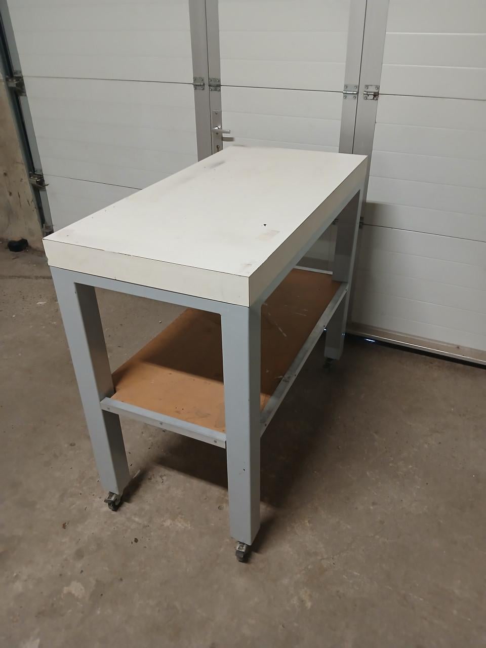 Mobiele werktafel, werkbank voor schuur, garage of werkplaats.
