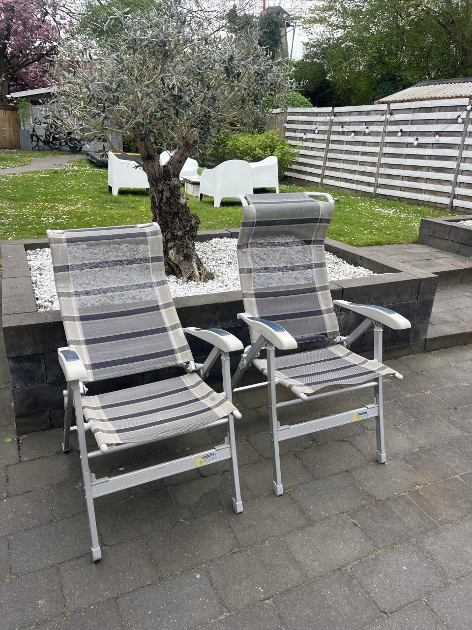 2 camping stoelen