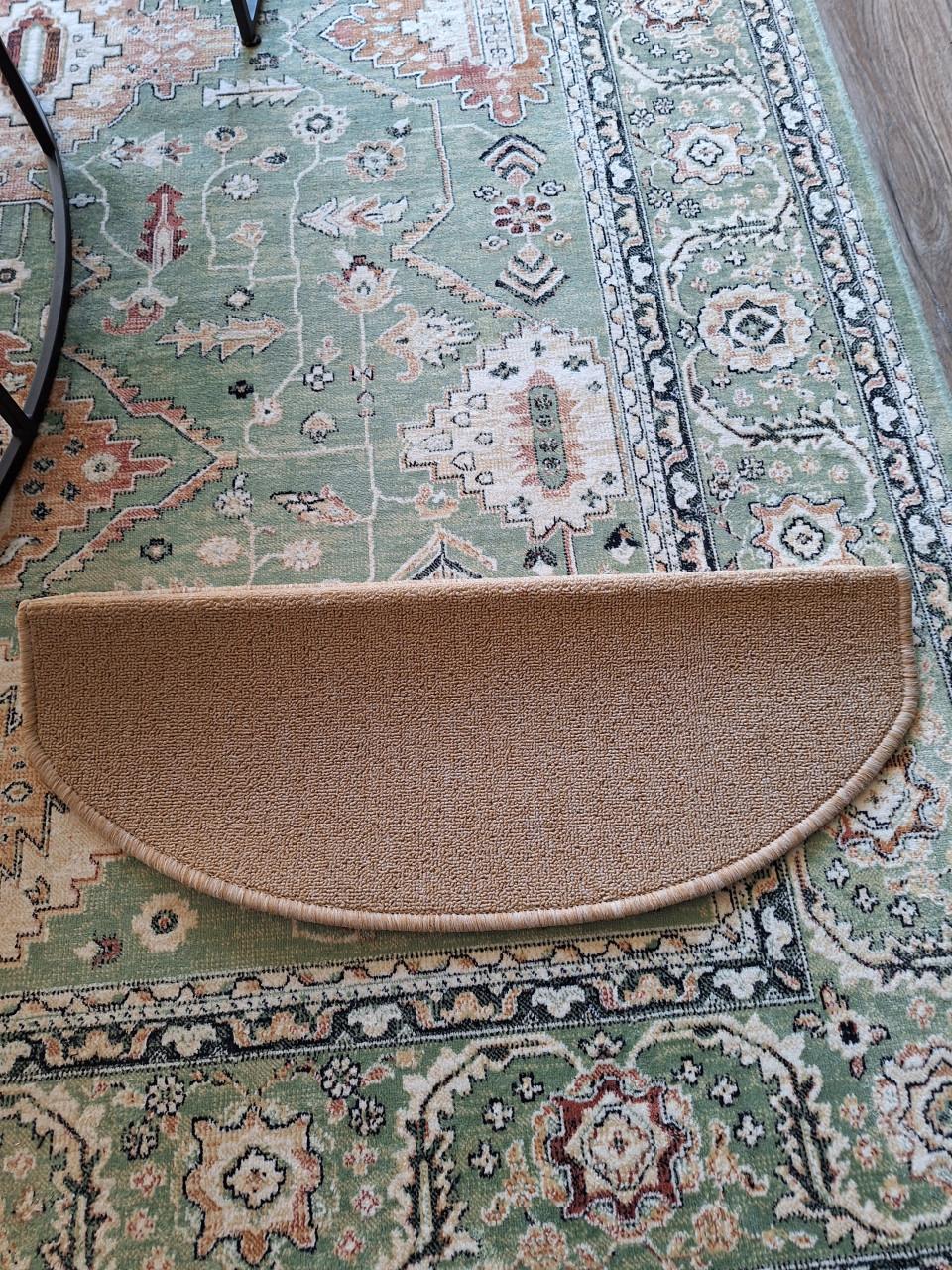 Trap  halve maantjes. Trap bekleding.