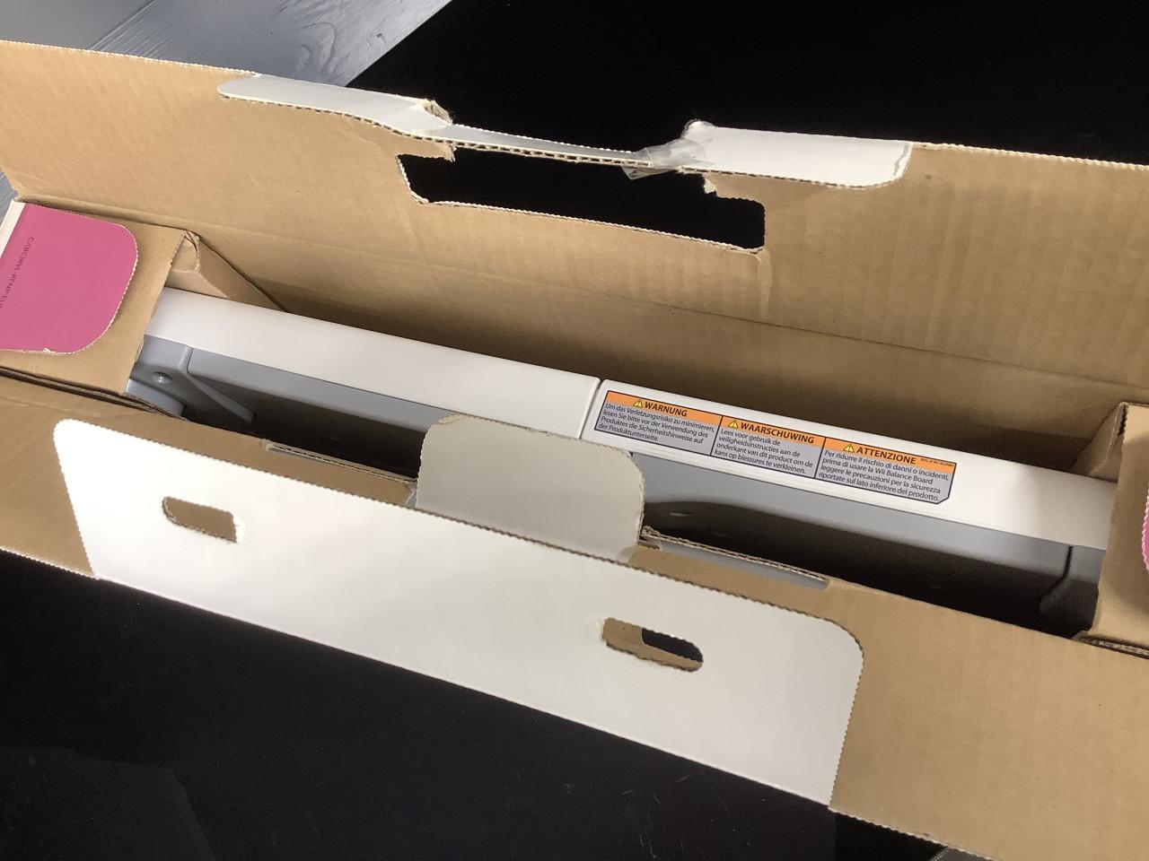 Nintendo Wii Balanceboard in doos met spel Wii Fit.