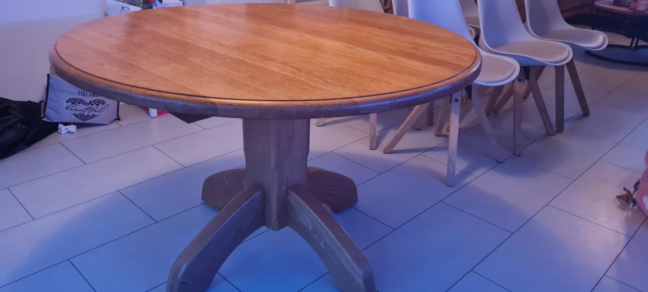 Te Koop: eettafel rond + 6 stoelen