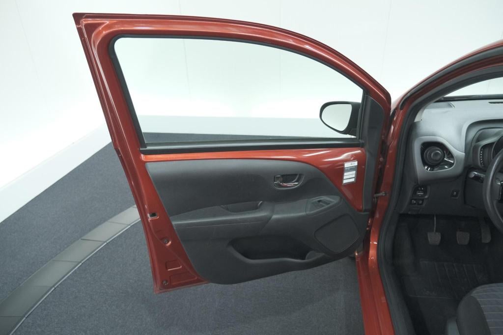 Peugeot 108 1.0 e-vti allure | camera | climate control | dab+ | 15 inch li