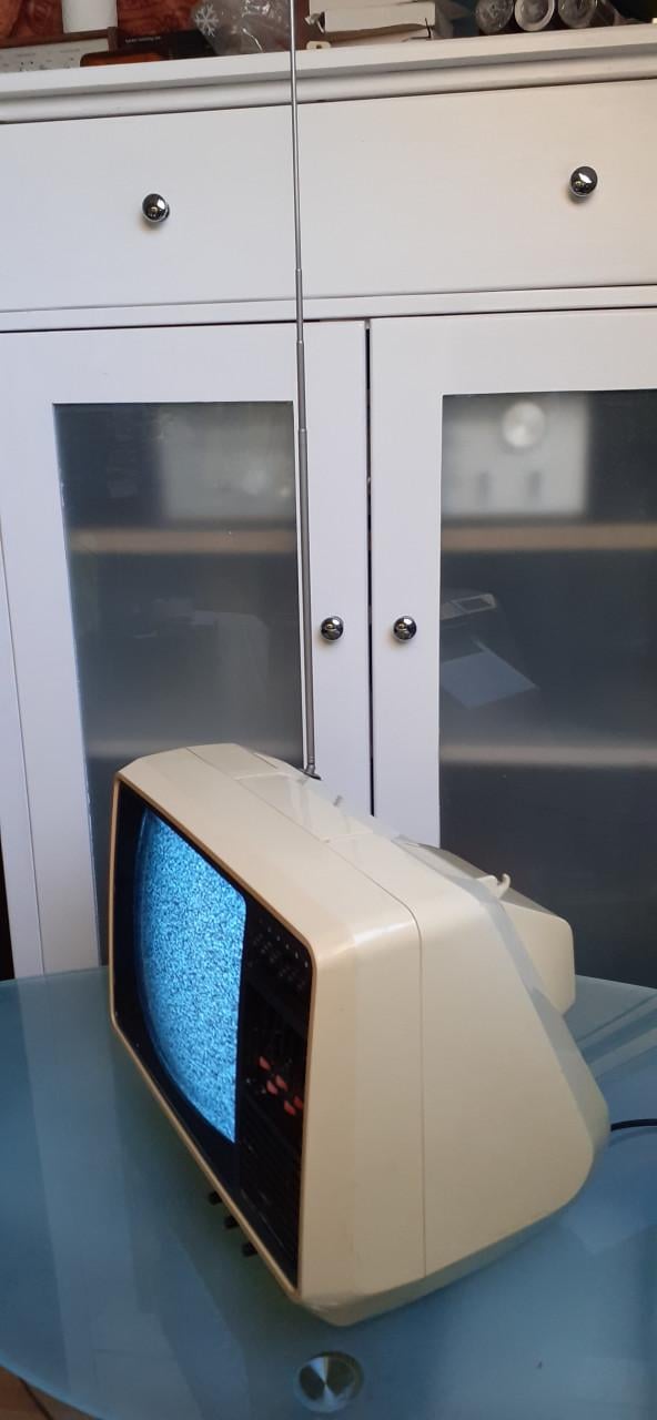Vintage draagbare tv philips goed werkend
