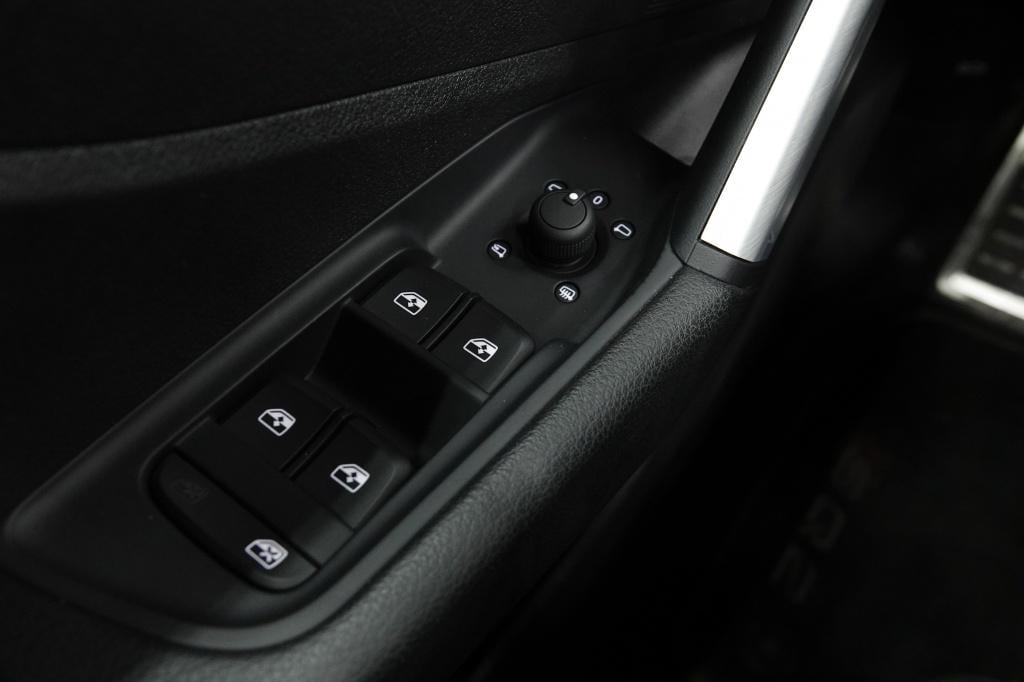 Audi Q2 40 tfsi | s line | pano | pdc | cruise |