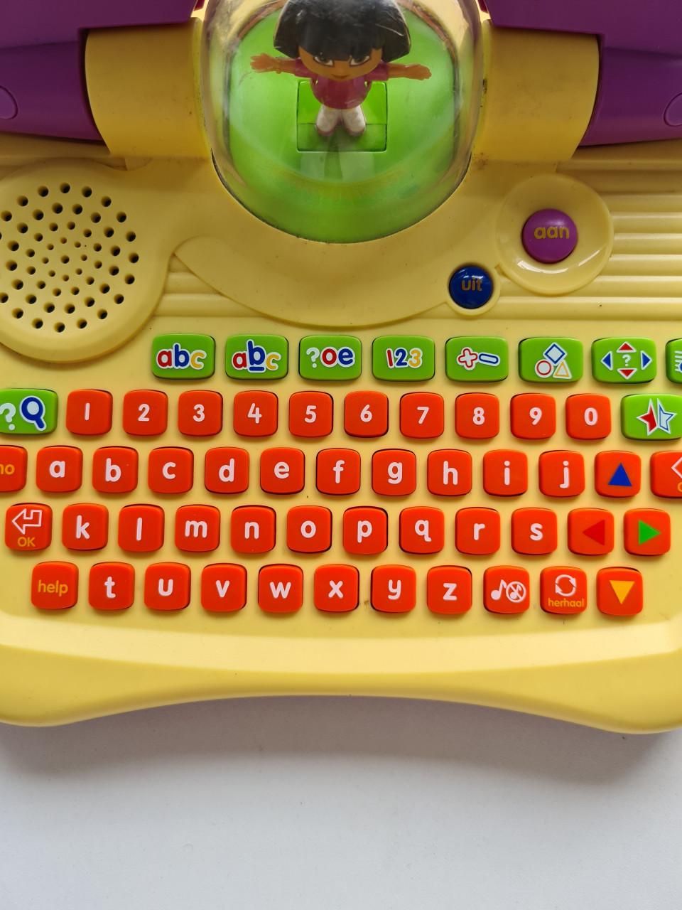 VTech Dora avonturenlaptop, een educatief speelgoedapparaat.